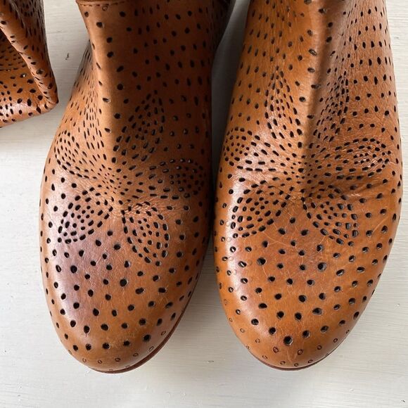 PAOLA FRANI Perforated Tall Leather Boots Made in Italy Size 6 EUC - Picture 2 of 16